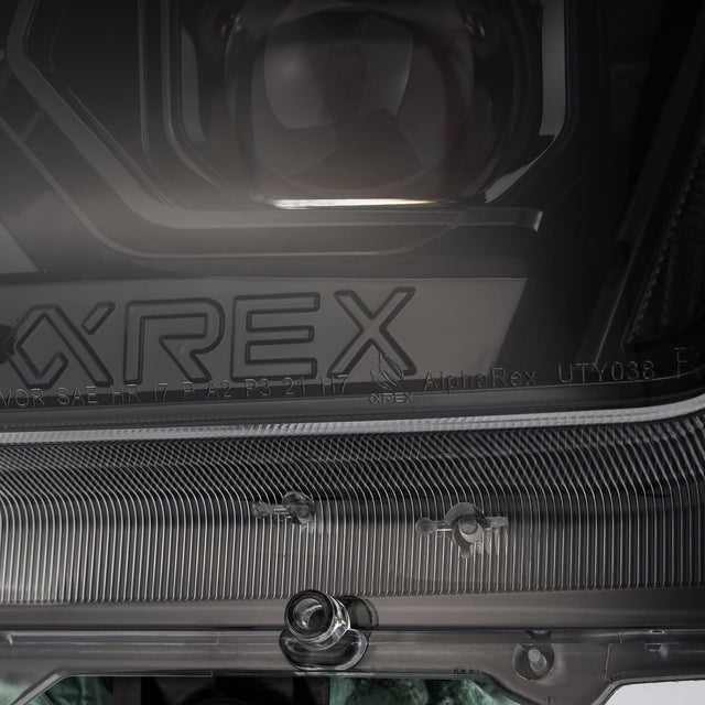 Phares projecteurs Alpha-Black pour Toyota 4Runner série LUXX 10-13