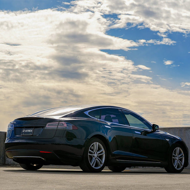 Feux arrière à LED Tesla Model S LUXX 12-21, fumée noire (avec pièce centrale de coffre noire de remplacement)