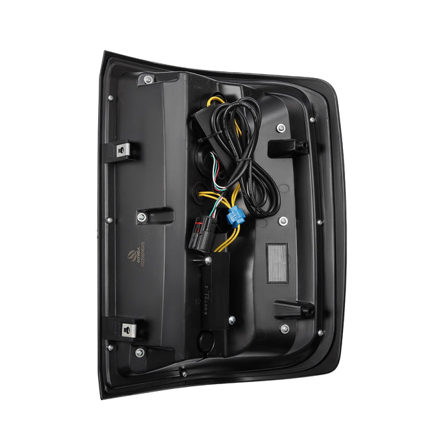 Feux arrière à DEL doubles série LUXX Alpha-Black pour Chevrolet Silverado 1500 (14-18) / Silverado 2500HD/3500HD (15-19) / GMC Sierra 3500HD (15-19)