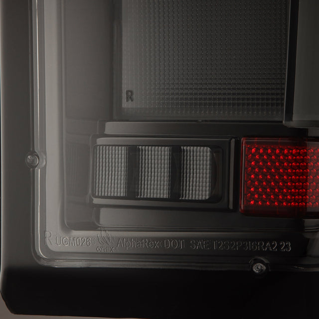 Feux arrière à DEL série LUXX pour Chevrolet Silverado 1500/2500HD/3500HD 2019-2025, Alpha-Black