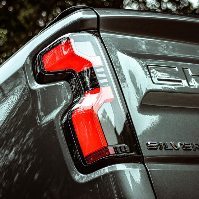 Feux arrière à DEL série LUXX pour Chevrolet Silverado 1500/2500HD/3500HD 2019-2025, Alpha-Black