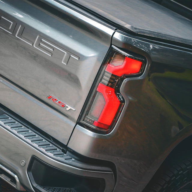 Feux arrière à DEL série LUXX pour Chevrolet Silverado 1500/2500HD/3500HD 2019-2025, Alpha-Black