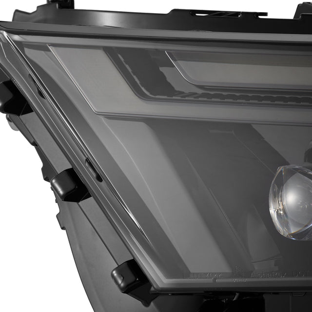 Phares projecteurs à LED série NOVA pour Toyota RAV4 (version basse) 19-25 Alpha-Black
