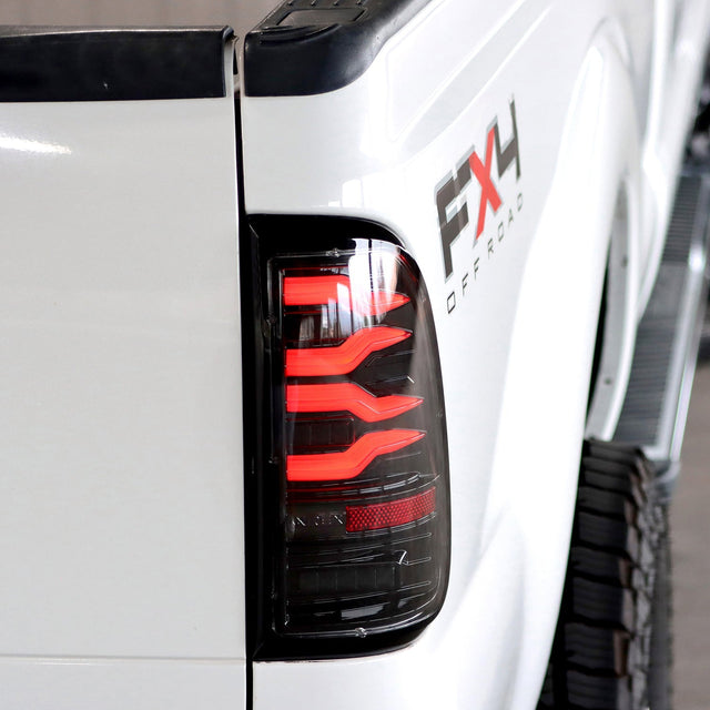 Feux arrière à LED Ford Super Duty 99-16 / F150 97-03 série LUXX, noir et rouge