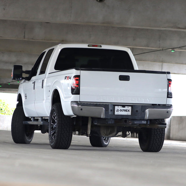 Feux arrière à LED Ford Super Duty 99-16 / F150 97-03 série LUXX, noir et rouge