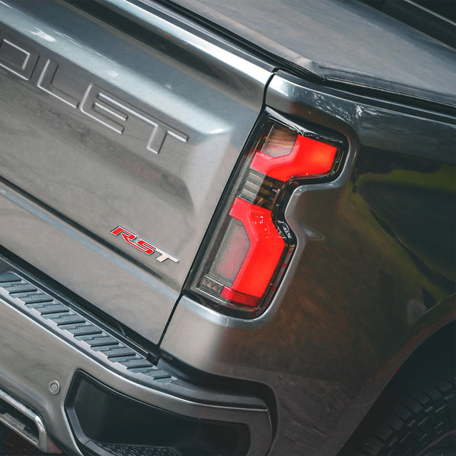 Feux arrière à LED LUXX-Series pour Chevrolet Silverado 1500/2500HD/3500HD 2019-2025, noir et rouge