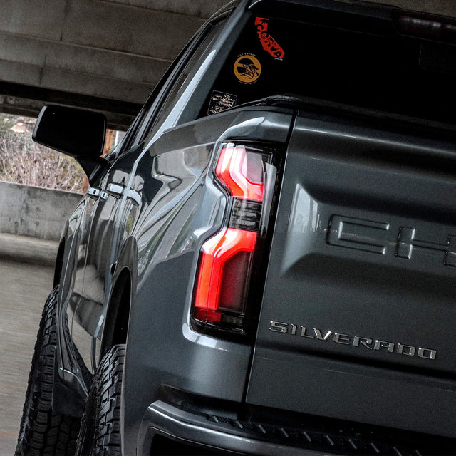 Feux arrière à LED LUXX-Series pour Chevrolet Silverado 1500/2500HD/3500HD 2019-2025, noir et rouge