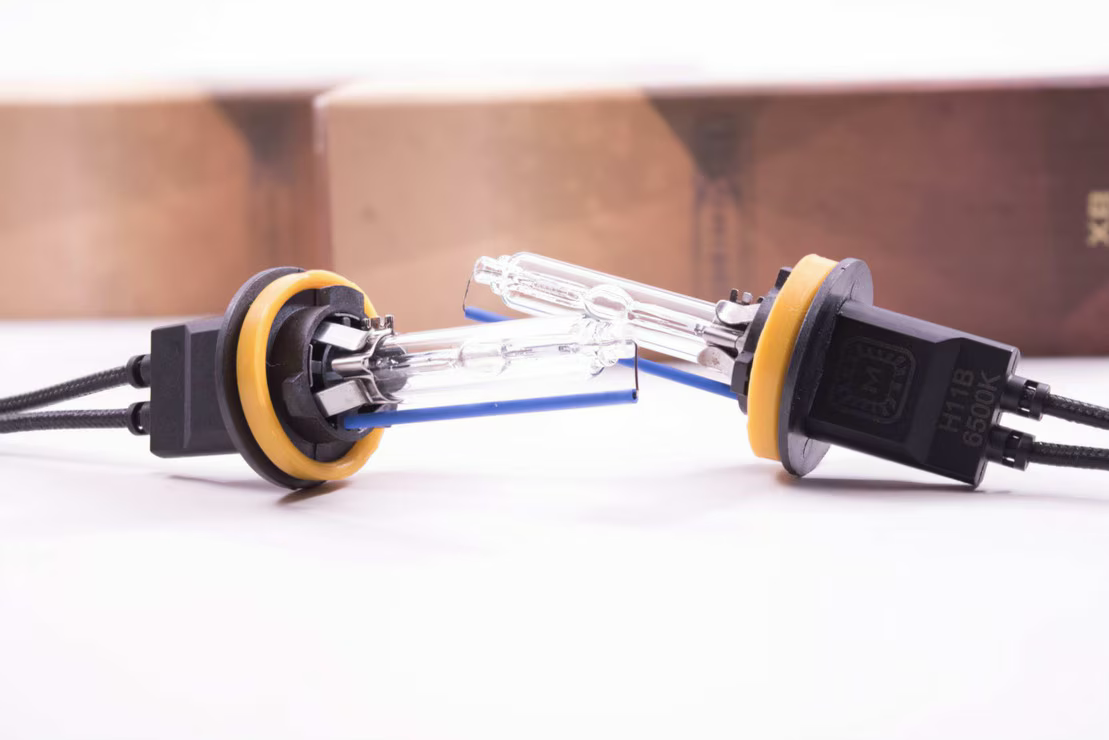 H11/H8/H9 : ampoules cachées Morimoto Xb