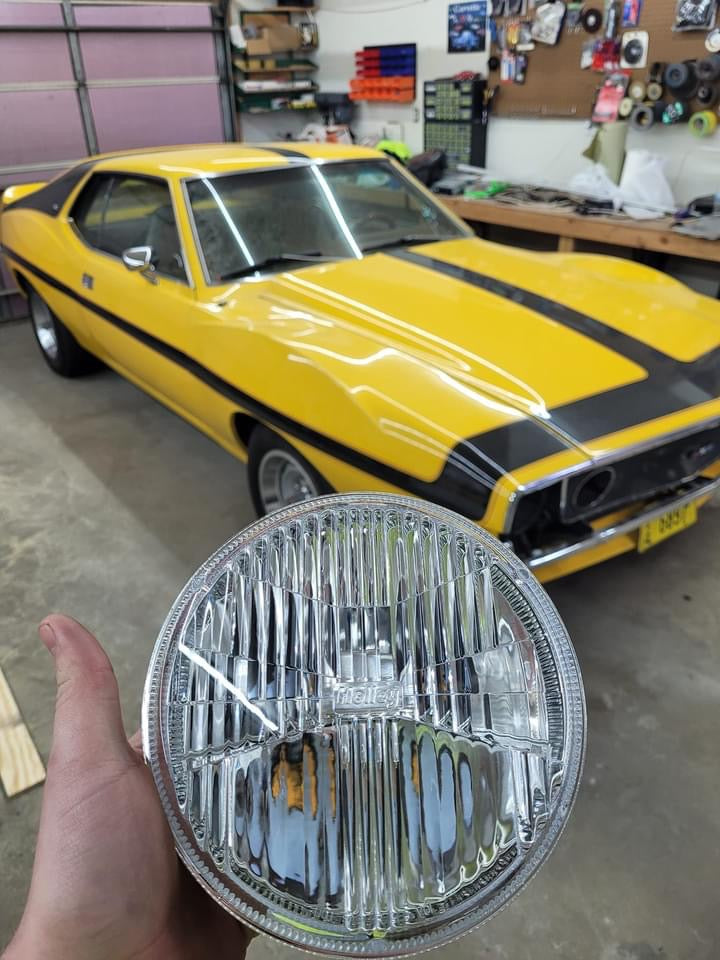 Sealed Beam: Holley Retrobright Led Headlights (7"Round)