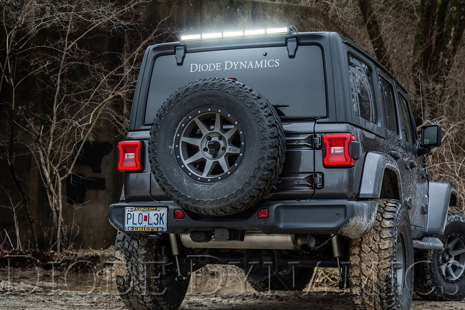 2018+ Jeep JL Wrangler with rear hardtop light bar kit