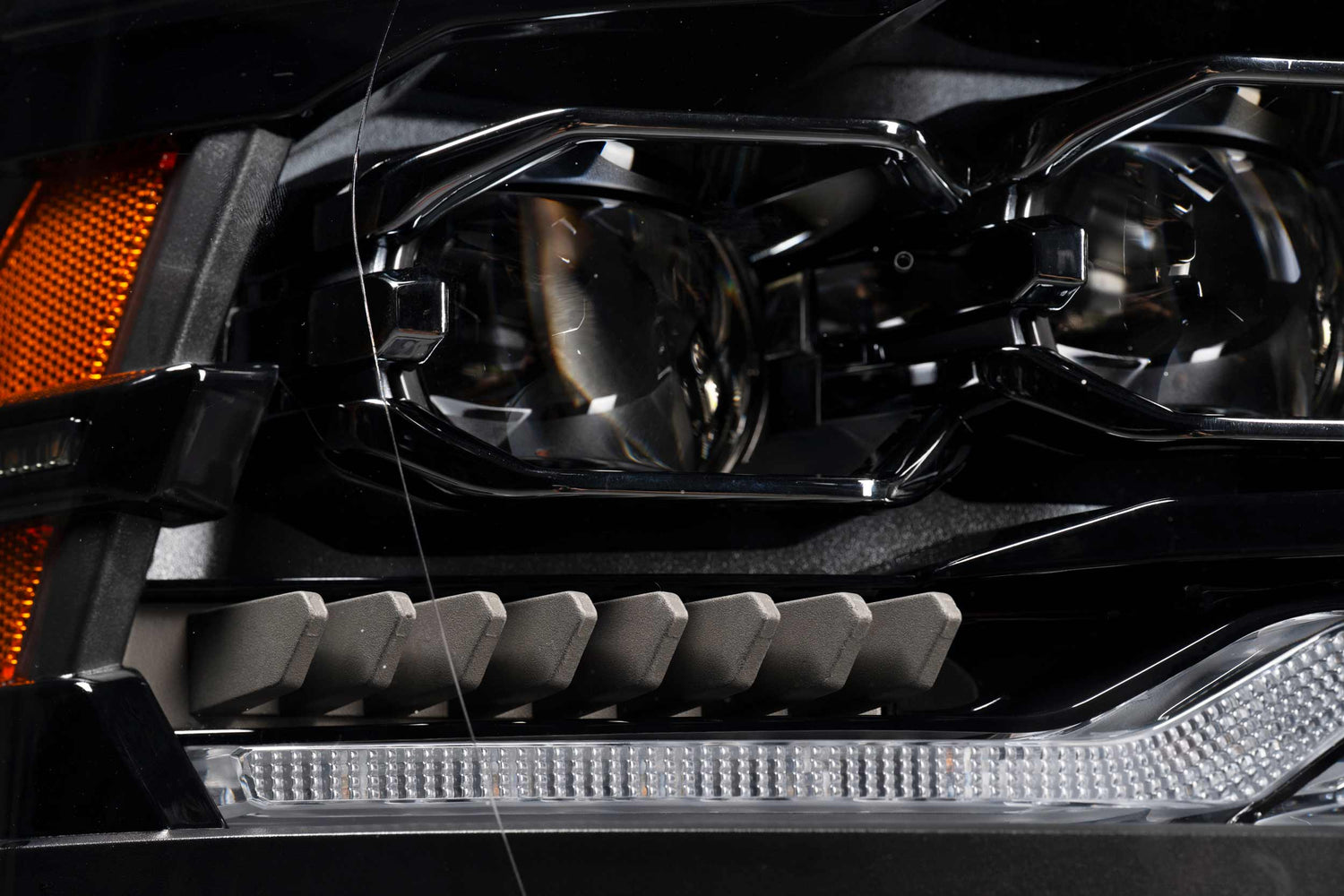 Dodge Ram (09-18) : phares à LED Morimoto Xb (ambre Drl)