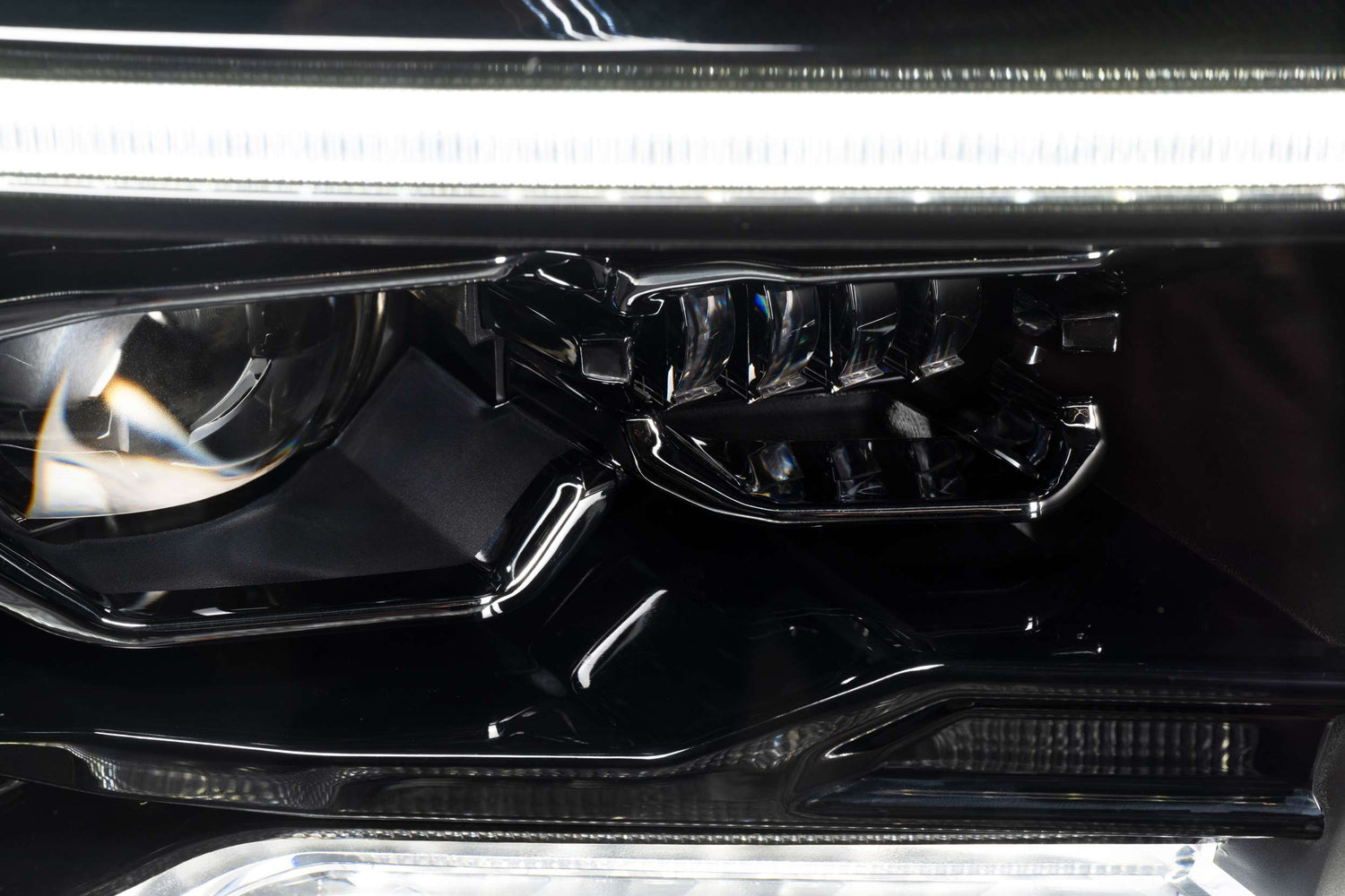 Dodge Ram (09-18) : phares à LED Morimoto Xb (ambre Drl)