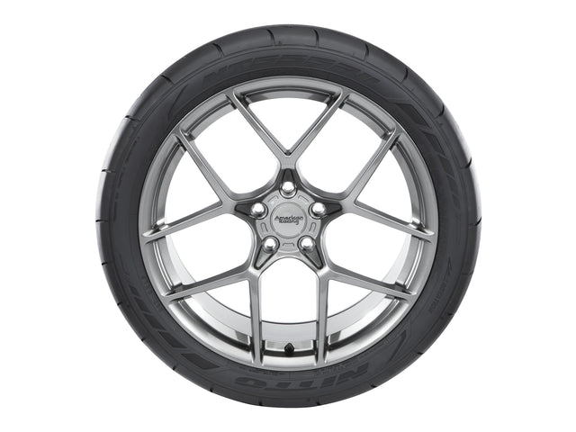 Nitto NT555RII P305/45R17