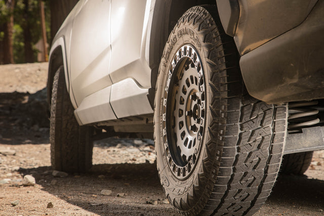 Nitto Nomad Grappler 265/65R17