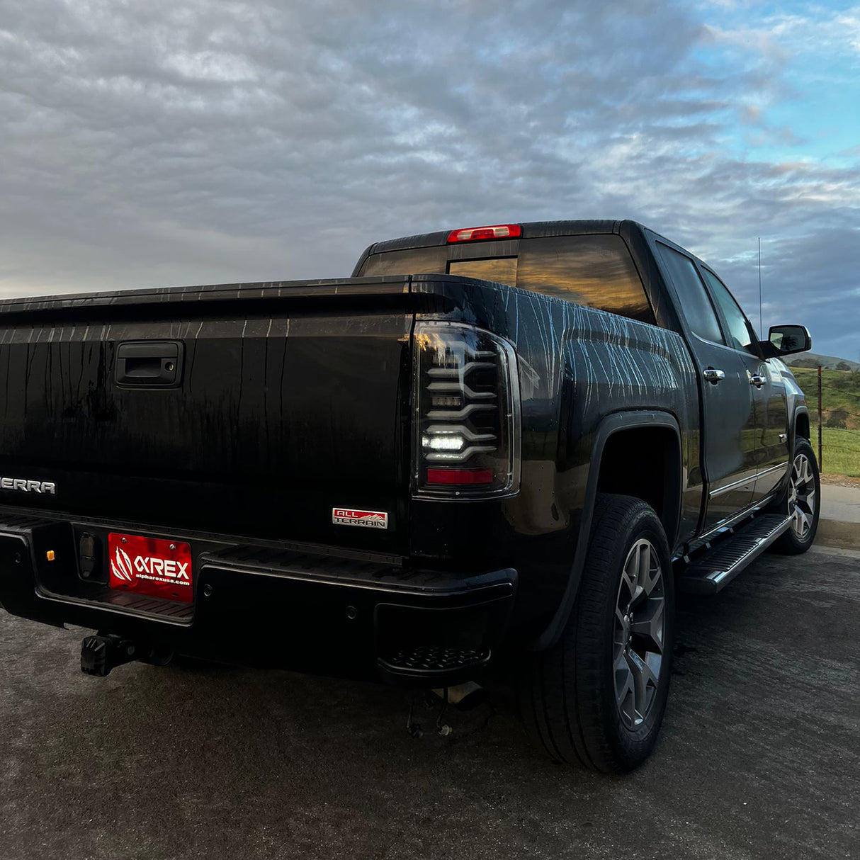 GMC Sierra (14-18) : Alpharex LUXX Led Tails