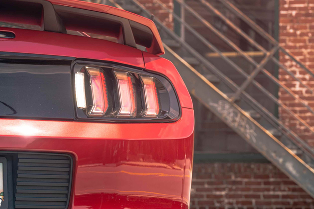 Ford Mustang (10-12): Morimoto Smoked Facelift Xb Led Tails