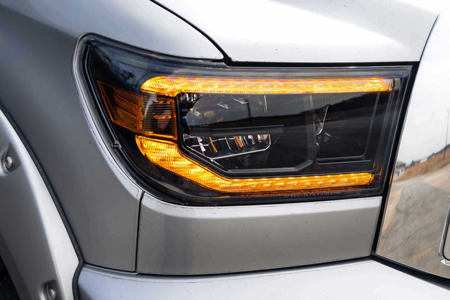 Toyota Tundra (07-13) : phares à LED Morimoto Xb (ambre Drl)