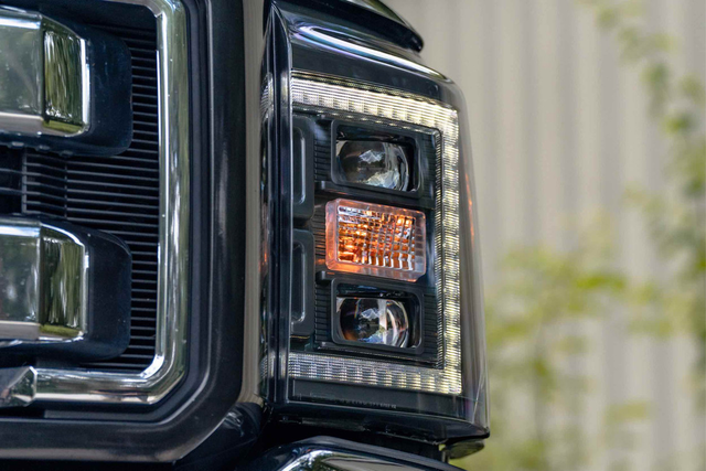 Ford Super Duty (11-16) : Phares à LED hybrides Morimoto